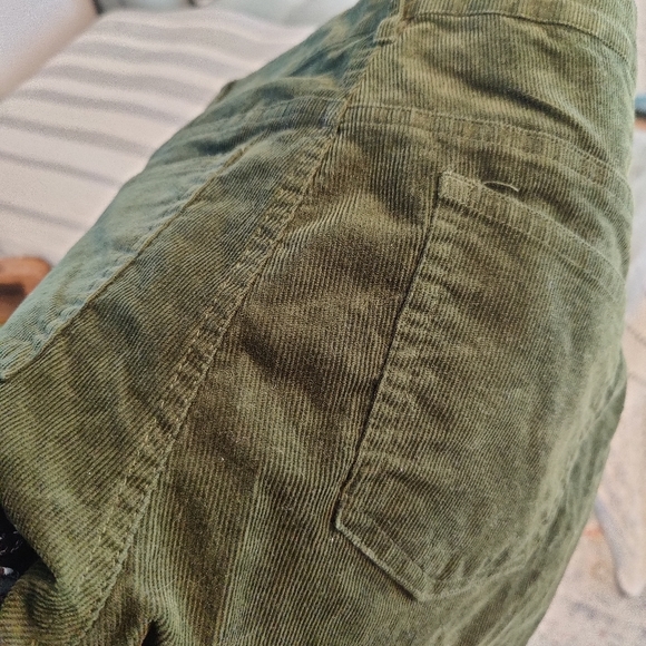 Chadwicks corduroy pants/jeans size 8P in a dark green color - Picture 10 of 11